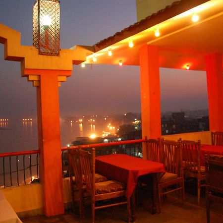 Puja pensión Varanasi Exterior foto