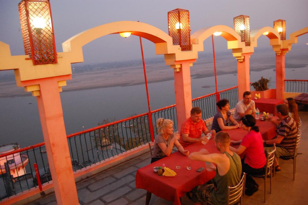 Puja pensión Varanasi Exterior foto