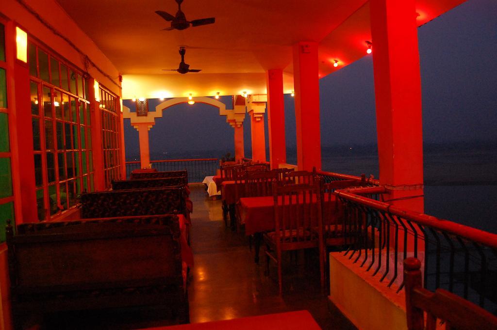 Puja pensión Varanasi Exterior foto