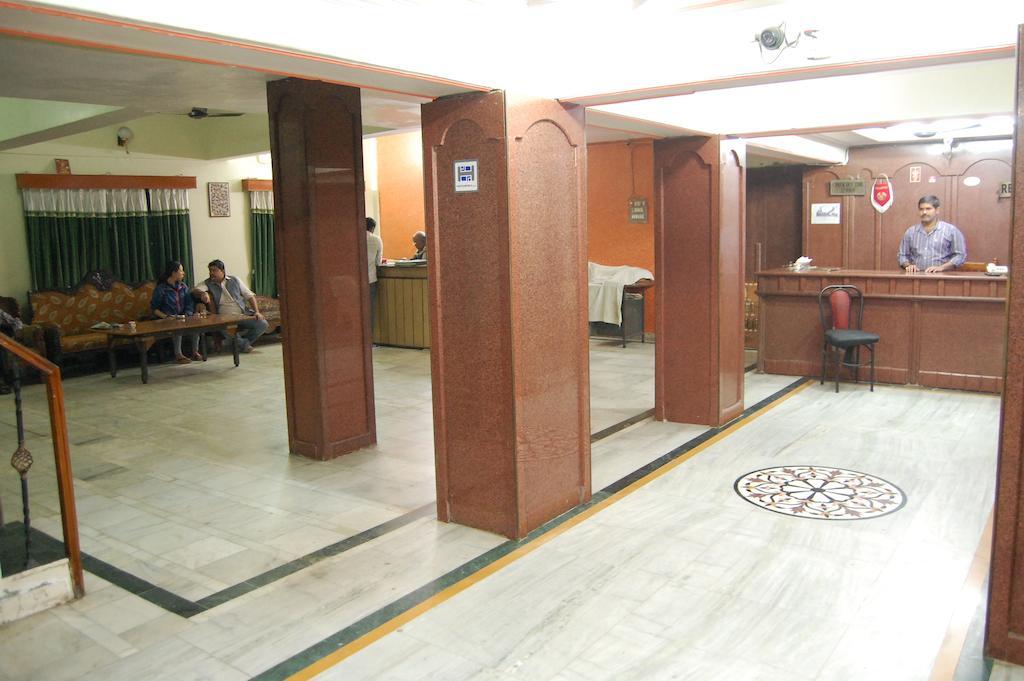 Puja pensión Varanasi Exterior foto