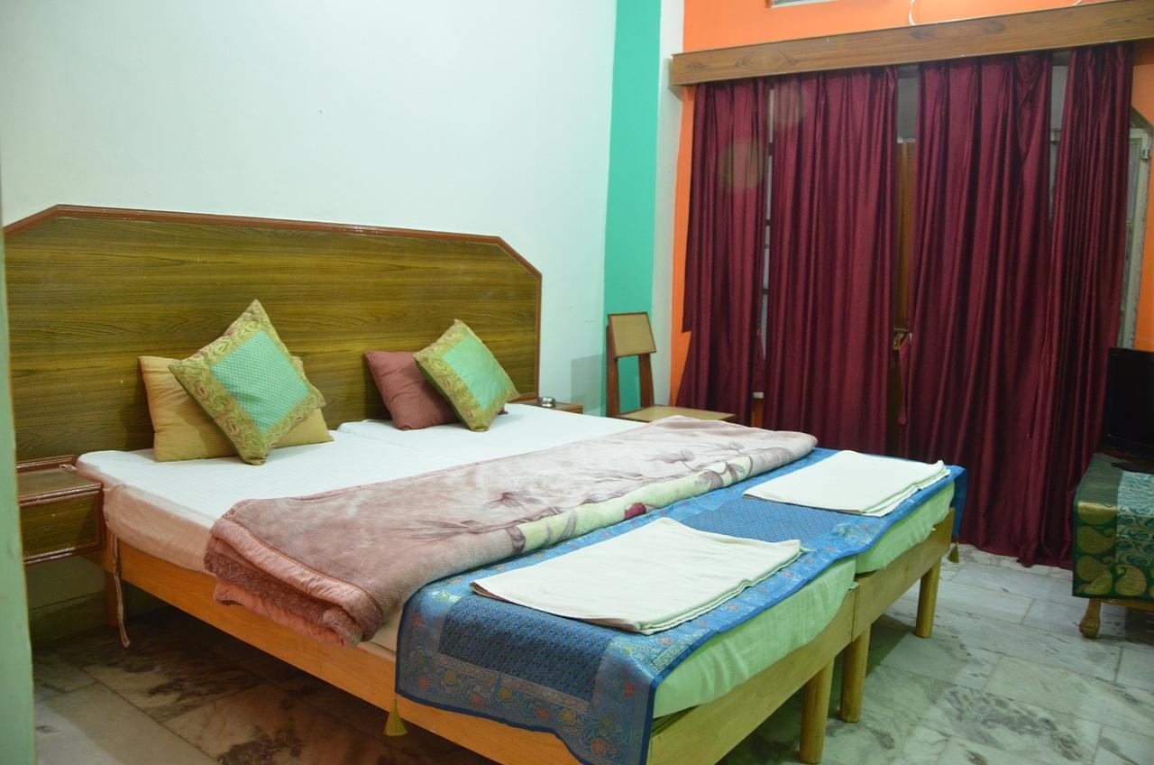 Puja pensión Varanasi Exterior foto