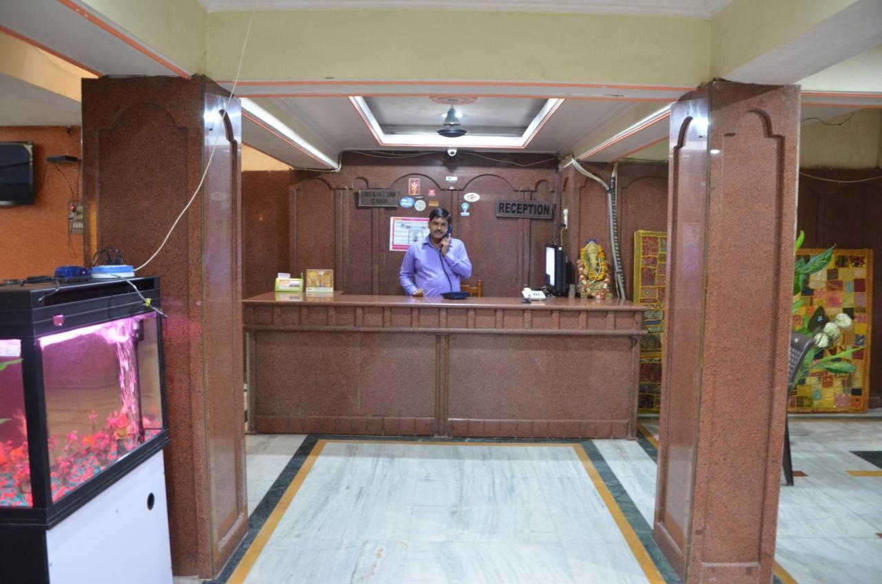 Puja pensión Varanasi Exterior foto